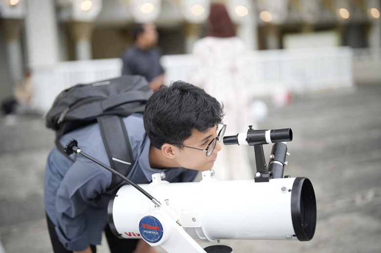 Lunar Fest 2026 di Masjid Raya Sumbar, Warga Dapat Amati Langsung Gerhana Bulan Total
