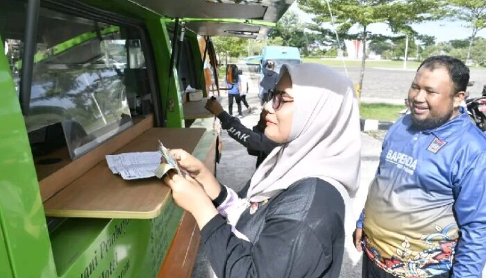 Warga Padang Kini Bisa Bayar Pajak Lewat Mobil Layanan Pajak Keliling