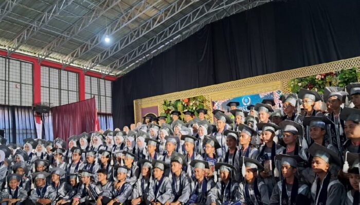 SMA Negeri 3 Padang Wisuda Tahfiz 226 Siswa